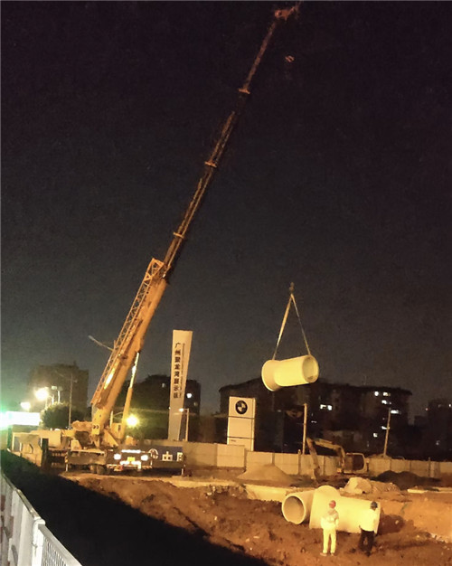 隆子县“弯臂矫正”—— 吊车的 “形变补偿” 技术